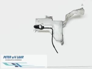 Used Front windscreen washer reservoir Peugeot 407 (6D) 2.0 16V Price € 25,00 Margin scheme offered by Autodemontage van de Laar