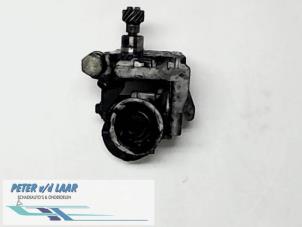Usagé Boîtier filtre à huile Ford Mondeo II Wagon 1.8 TD CLX Prix € 40,00 Règlement à la marge proposé par Autodemontage van de Laar