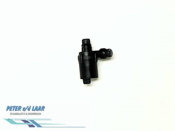 Begagnade Extra vattenpump BMW 5 serie (E39) 520i 24V Pris € 35,00 Marginaltabell erbjuds av Autodemontage van de Laar