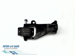 Usagé Support moteur Volkswagen Transporter T5 1.9 TDi Prix € 30,00 Règlement à la marge proposé par Autodemontage van de Laar