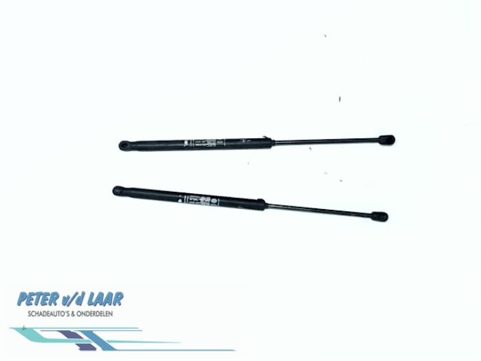 Set of tailgate gas struts from a Fiat Punto II (188) 1.2 60 S 2001