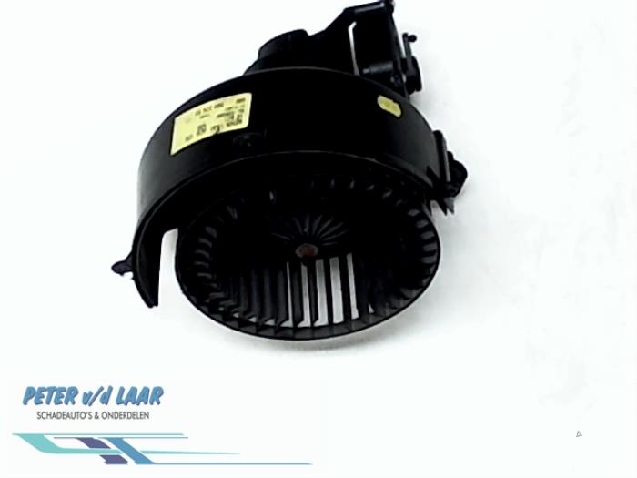 Motor de ventilador de calefactor de un Opel Zafira (F75) 2.2 16V 2001