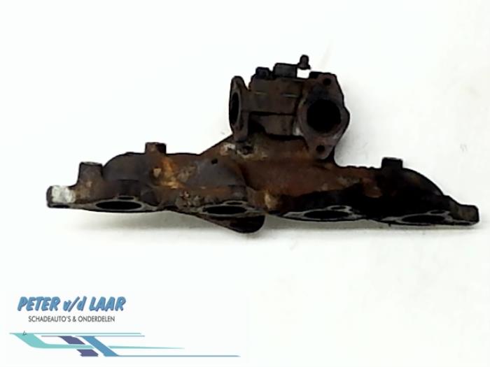 Exhaust manifold from a Opel Astra H SW (L35) 1.7 CDTi 16V 2008