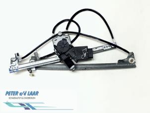 Usagé Lève vitre électrique avant droit Renault Espace (JK) 3.0 dCi V6 24V Prix € 35,00 Règlement à la marge proposé par Autodemontage van de Laar