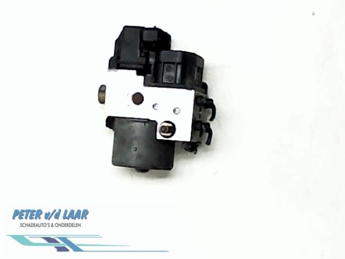 ABS pump from a Opel Corsa C (F08/68) 1.0 12V 2002