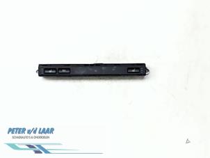 Usados Interruptor de calefactor de asiento BMW 3 serie (E46/4) 320d 16V Precio € 50,00 Norma de margen ofrecido por Autodemontage van de Laar