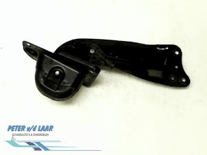Used Rear wishbone, left Volkswagen Touran (1T1/T2) 2.0 TDI DPF Price € 30,00 Margin scheme offered by Autodemontage van de Laar