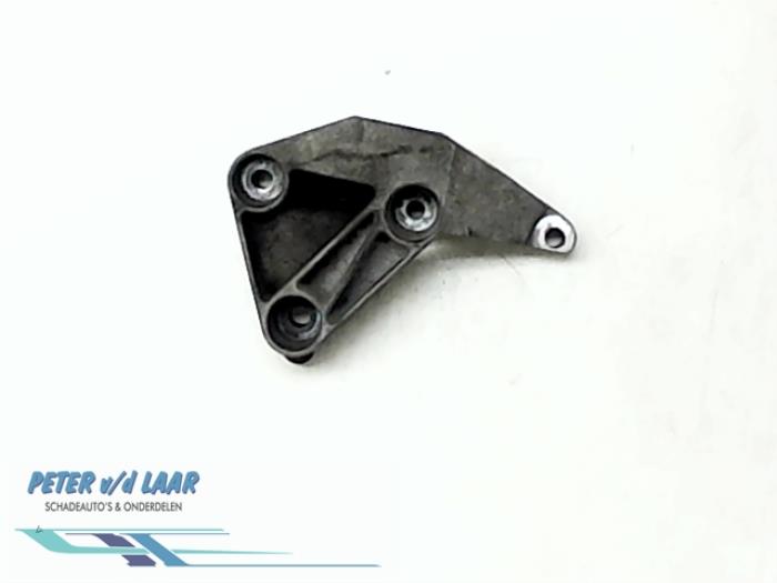 Used Engine mount Renault Megane II Grandtour (KM) 1.5 dCi 80 Price € 30,00 Margin scheme offered by Autodemontage van de Laar