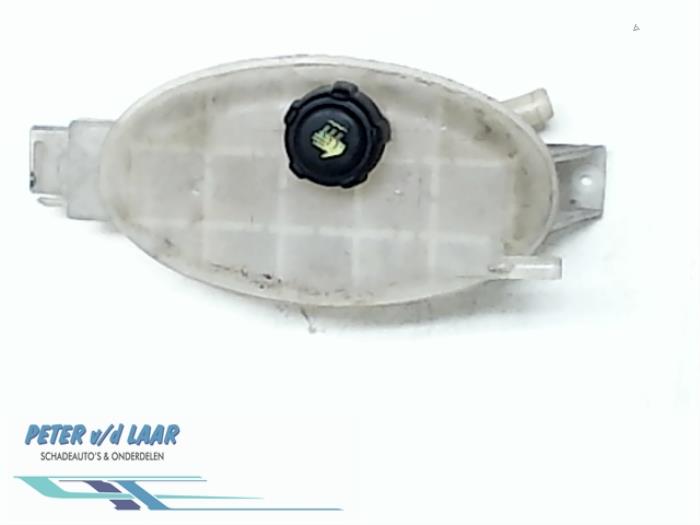 Expansion vessel from a Renault Trafic New (JL) 2.0 dCi 16V 90 2010
