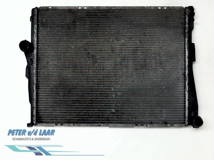 Radiador de un BMW 3 serie (E46/4) 320d 16V 1999