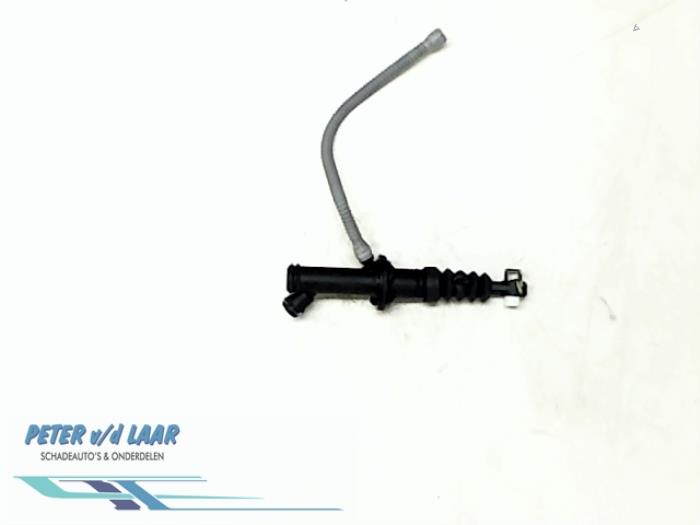 Clutch slave cylinder from a Renault Captur (2R) 1.5 Energy dCi 90 FAP 2014