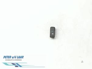 Usagé Commutateur vitre électrique Renault Twingo (C06) 1.2 16V Prix € 10,00 Règlement à la marge proposé par Autodemontage van de Laar