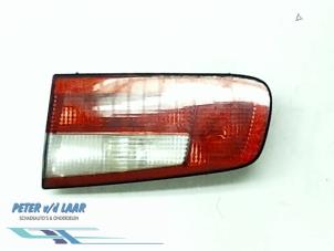 Używane Tylne swiatlo pozycyjne prawe Renault Laguna II (BG) 1.8 16V Cena € 35,00 Procedura marży oferowane przez Autodemontage van de Laar