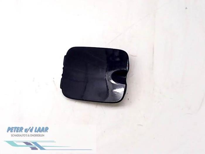 Tank cap cover from a Suzuki Wagon-R+ (RB) 1.0 12V 2006