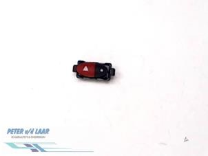 Gebrauchte Panikbeleuchtung Schalter Nissan NV 400 2.3 dCi 125 16V Preis € 20,00 Margenregelung angeboten von Autodemontage van de Laar