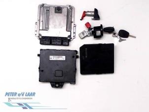 Usados Ordenador de gestión de motor Nissan NV 400 2.3 dCi 125 16V Precio de solicitud ofrecido por Autodemontage van de Laar