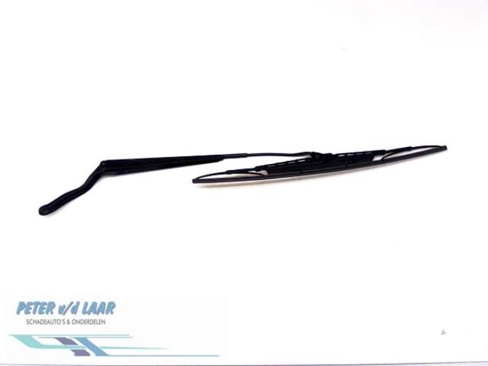 Front wiper arm from a Ford Fiesta 5 (JD/JH) 1.4 TDCi 2007