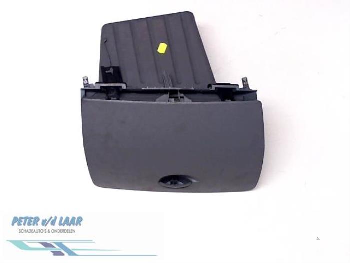 Begagnade Handskfack Renault Modus/Grand Modus (JP) 1.5 dCi 85 Pris € 25,00 Marginaltabell erbjuds av Autodemontage van de Laar