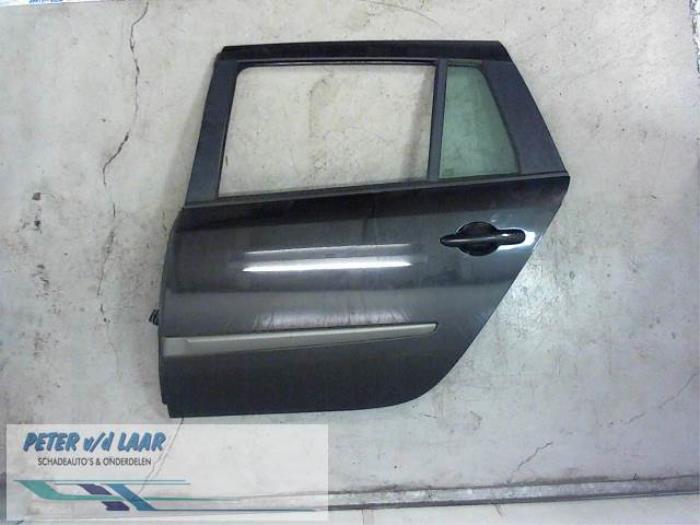 Drzwi lewe tylne wersja 4-drzwiowa z Renault Laguna II Grandtour (KG) 1.9 dCi 120 2003