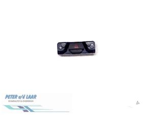 Usados Interruptor de luz de pánico Ford Fiesta 5 (JD/JH) 1.4 TDCi Precio € 15,00 Norma de margen ofrecido por Autodemontage van de Laar