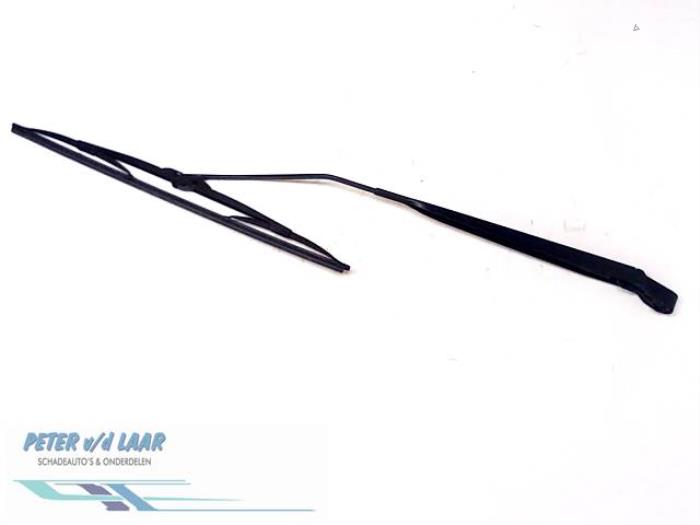 Front wiper arm from a Citroën C2 (JM) 1.4 2005