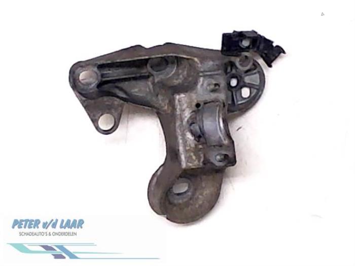 Used Engine mount Audi A4 Avant Quattro (B6) 2.5 TDI V6 24V Price € 25,00 Margin scheme offered by Autodemontage van de Laar
