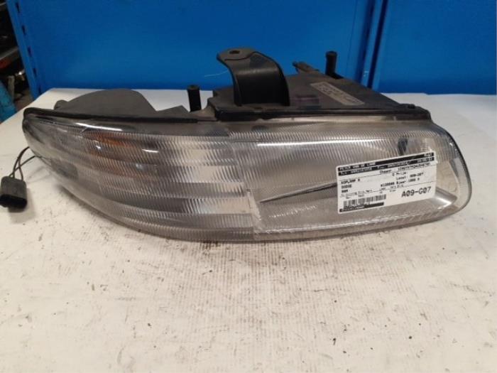 Używane Reflektor prawy Dodge Mini Ram Van 2.5 TD Cena € 40,00 Procedura marży oferowane przez Autodemontage van de Laar