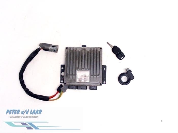 Used Engine management computer Renault Kangoo Express (FC) 1.5 dCi 60 Price € 180,00 Margin scheme offered by Autodemontage van de Laar