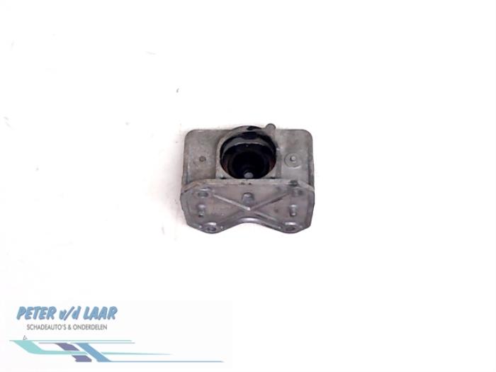 Used Engine mount Renault Master II (JD) 2.2 dCi 16V Price € 25,00 Margin scheme offered by Autodemontage van de Laar