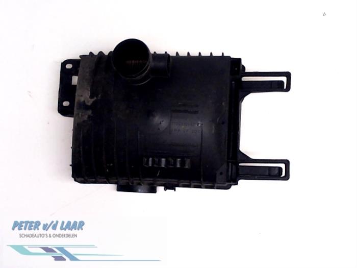 Air box from a Renault Master III (JD/ND/PD) 2.2 dCi 16V 2001