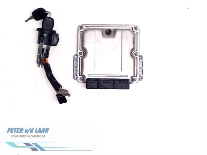 Used Engine management computer Renault Master II (JD) 2.2 dCi 16V Price € 200,00 Margin scheme offered by Autodemontage van de Laar