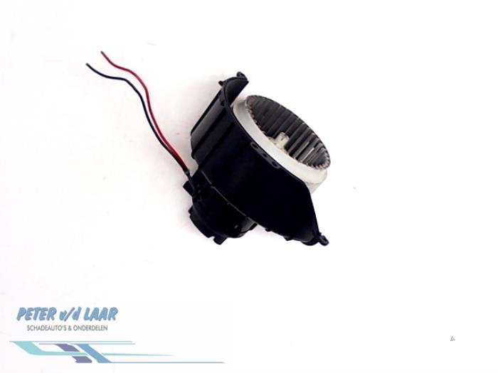 Heating and ventilation fan motor from a Opel Astra G (F08/48) 1.6 2002