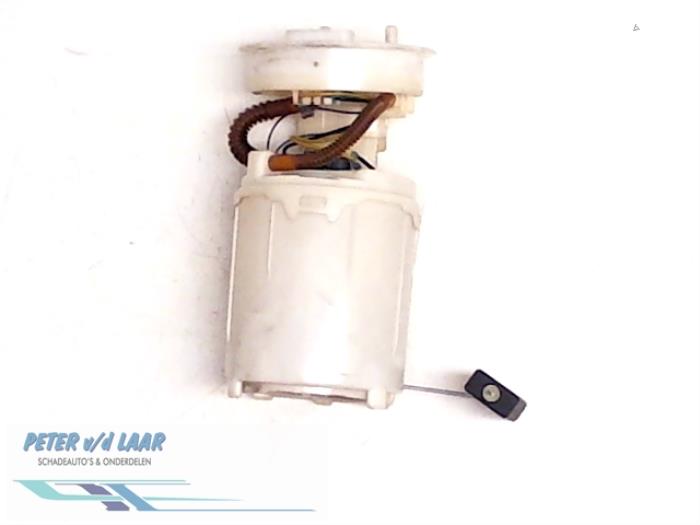 Usagé Pompe essence Volkswagen Polo III (6N2) 1.0 Prix € 50,00 Règlement à la marge proposé par Autodemontage van de Laar