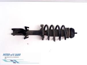 Used Front shock absorber rod, right Mercedes Vito (638.1/2) 2.2 CDI 110 16V Price € 40,00 Margin scheme offered by Autodemontage van de Laar