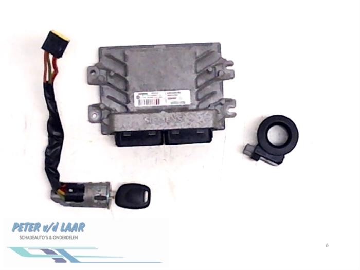 Used Engine management computer Renault Clio II (BB/CB) 1.2 Price € 250,00 Margin scheme offered by Autodemontage van de Laar