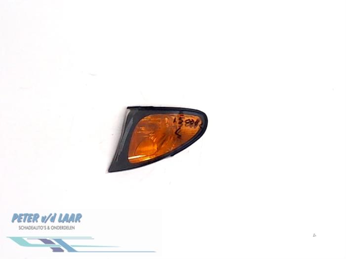 Feu clignotant gauche d'un BMW 3 serie Touring (E46/3) 316i 16V 2002