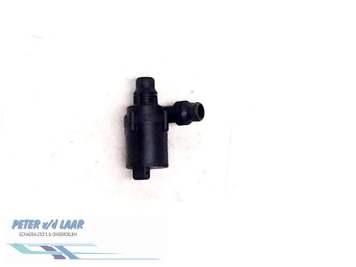 Begagnade Extra vattenpump BMW 5 serie (E60) 535d 24V Pris € 50,00 Marginaltabell erbjuds av Autodemontage van de Laar