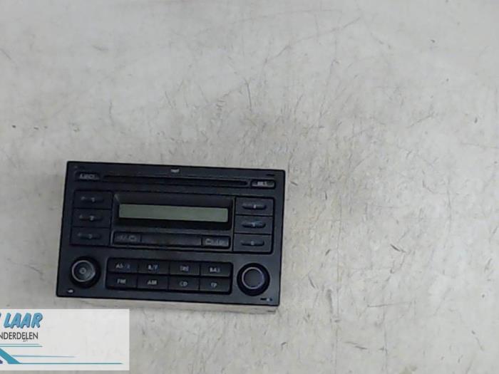 Radio d'un Volkswagen Polo IV (9N1/2/3) 1.4 TDI 70 2006