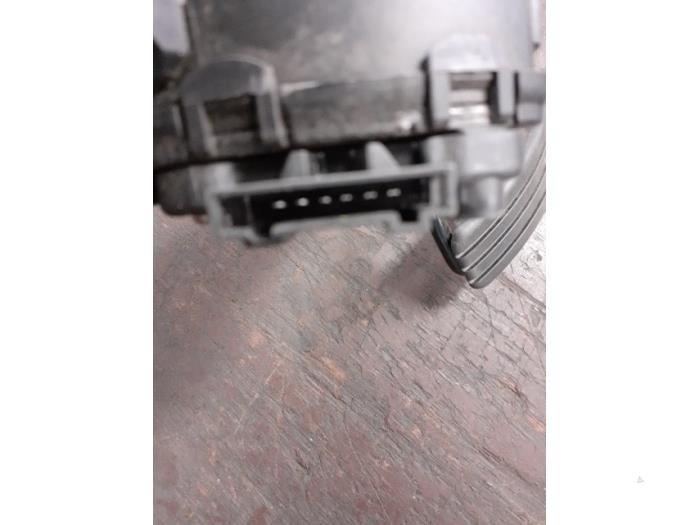 Gaspedalsensor från en Renault Espace (JK) 2.0 dCi 16V 175 FAP 2007