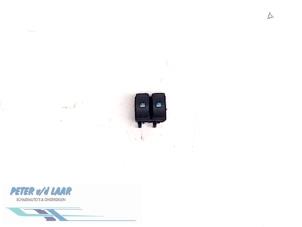 Usados Interruptor de ventanilla eléctrica Nissan NV 400 2.3 dCi 125 16V Precio € 25,00 Norma de margen ofrecido por Autodemontage van de Laar