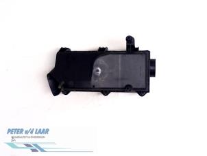 Używane Obudowa filtra powietrza Ford Mondeo III 1.8 16V Cena € 40,00 Procedura marży oferowane przez Autodemontage van de Laar