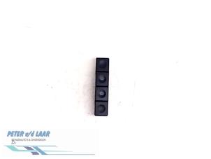 Usados Interruptor de calefactor luneta Ford Fiesta 5 (JD/JH) 1.3 Precio € 25,00 Norma de margen ofrecido por Autodemontage van de Laar