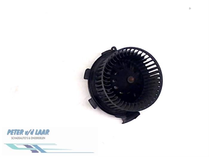 Heating and ventilation fan motor from a Peugeot 206 (2A/C/H/J/S) 1.1 XN,XR 2003