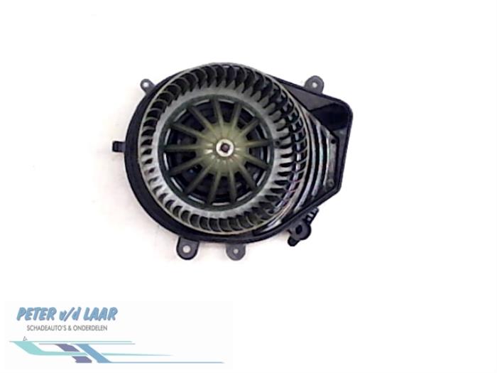 Heating and ventilation fan motor from a Volkswagen Passat Variant (3B6) 1.9 TDI 130 2002