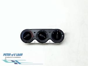 Usados Panel de control de calefacción Ford Transit Connect 1.8 TDCi 75 Precio € 40,00 Norma de margen ofrecido por Autodemontage van de Laar