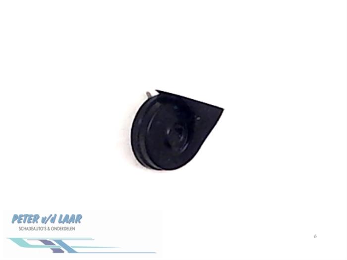 Horn from a Renault Trafic New (JL) 2.0 dCi 16V 115 2011