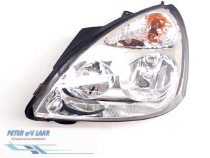 Used Headlight, left Renault Clio II Societe (SB) 1.5 dCi 65 Price € 35,00 Margin scheme offered by Autodemontage van de Laar