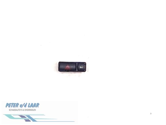 Panikbeleuchtung Schalter van een BMW 3 serie (E46/4) 320d 16V 2002
