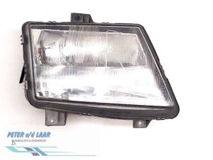 Used Headlight, right Mercedes Vito (638.0) 2.2 CDI 112 16V Price € 40,00 Margin scheme offered by Autodemontage van de Laar