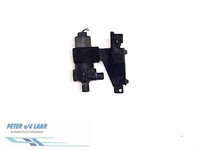 Begagnade Vattenpump Mercedes Vito (638.0) 2.2 CDI 112 16V Pris € 40,00 Marginaltabell erbjuds av Autodemontage van de Laar